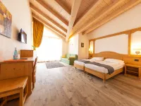 Alpine Mugon Hotel Hotels near Palon