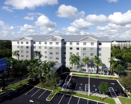 Four Points by Sheraton Fort Lauderdale Airport - Dania Beach デイニアのホテル