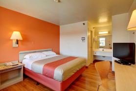 Motel 6 Windsor Locks, CT - Hartford