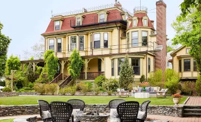 The Cliffside Inn Hotel a 