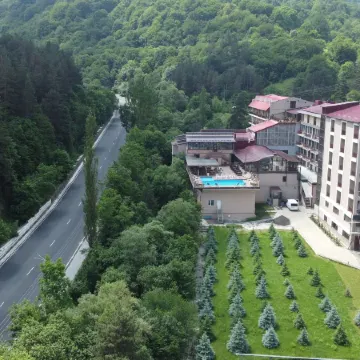 Best Western Plus Paradise Hotel Dilijan Отели рядом с достопримечательностью «Монастырь Севанаванк»