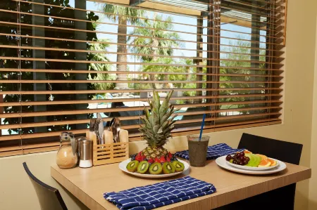 The Spring Resort & Spa Отели рядом с достопримечательностью «Desert Hot Springs Chamber-Commerce»