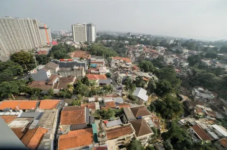 Homey Apartment at Parahyangan Residence Near Parahyangan University