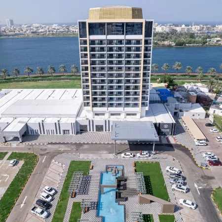 Hotel Holiday International