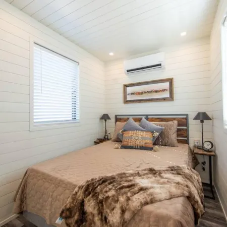 The Longhorn Stunning Container Home-in Alpine