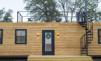 The Honeycomb-Tiny Container Home 12 Min. to Magnolia/Baylor