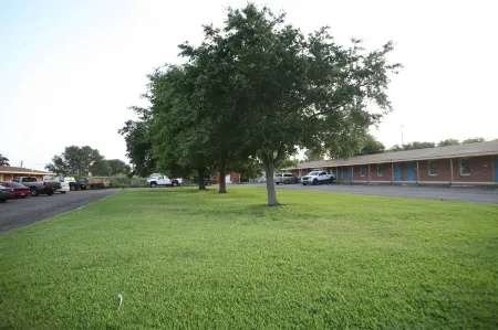 Royal Inn Отели рядом с достопримечательностью «Риверсайд Стадиум»