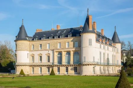 Hôtel Mercure Rambouillet Relays du Château Отели в г. Ле Пере-ан-Ивелин