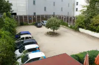 Hotel Meridian - parking