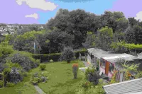 Meadhon Guest House Hotels in 
