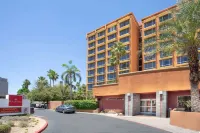 Holiday Inn Express & Suites Phoenix - Midtown by IHG