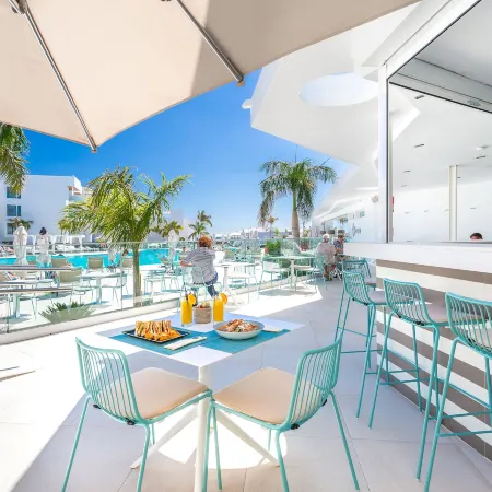 Hotel Lava Beach