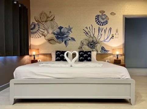 ห้องดีลักซ์ เตียงใหญ่ 1 เตียง