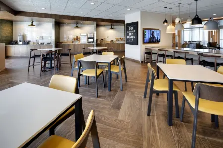 Fairfield Inn & Suites Tampa Wesley Chapel Отели рядом с достопримечательностью «Costco Wholesale»