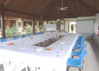 Beachfront Resort فنادق في Dany Island