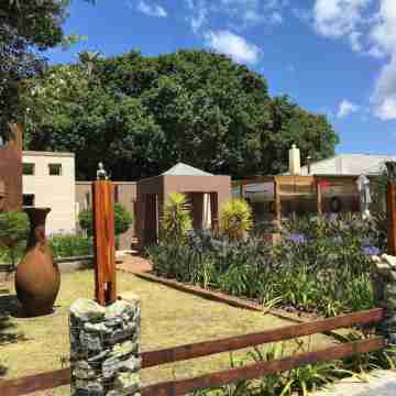 Lily Pond Country Lodge Hotel Exterior
