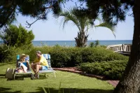 Beach Colony Resort Отели рядом с достопримечательностью «Шоппинг-центр Нортвуд Плаза»