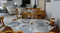 Sleepers Villa Guesthouse - พร้อมอาหารเช้า