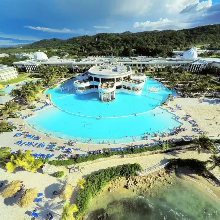 Grand Palladium Lady Hamilton Resort & Spa - All Inclusive