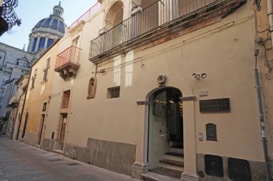 奈羅伯斯套房 拉古薩酒店