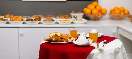 Hotel Suisse Отели рядом с достопримечательностью «Abou bakr esseddik Mosque»