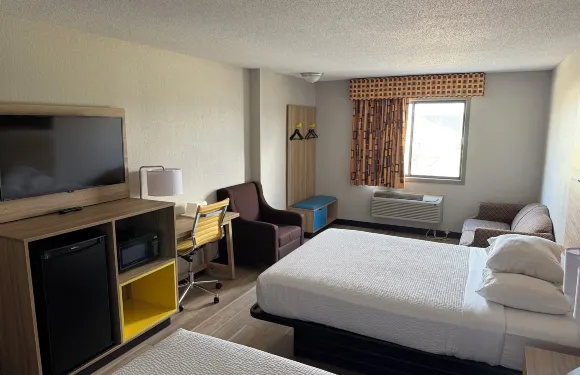 曼西波爾州立大學戴斯酒店