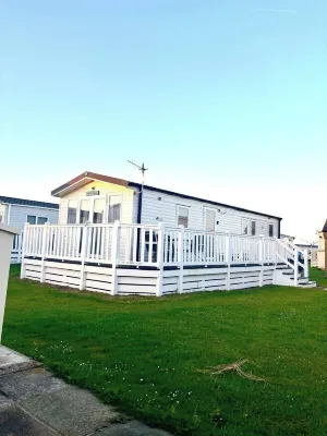 Luxury Chichester caravan Seaside Retreat