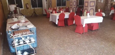 New Town Palace Hotel Отели в г. Гаруа