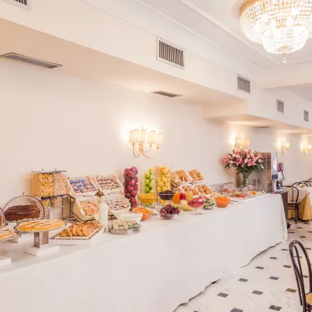 Raeli Hotel Lux Отели рядом с достопримечательностью «Улица Виа-Маргутта»