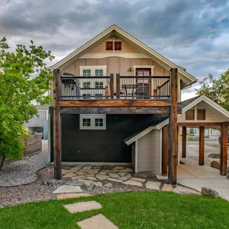 Mountain Studio - luxury finishes in upscale neighborhood, e-bikes included!