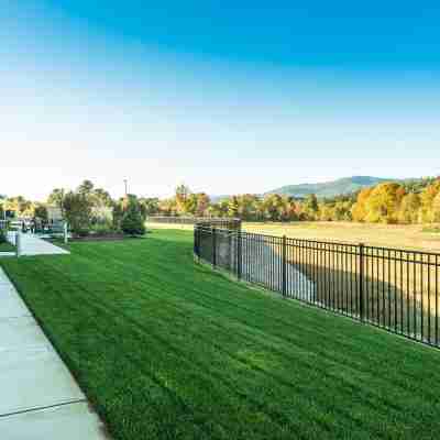 Fairfield Inn & Suites Plymouth White Mountains Hotel Exterior