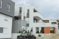 Apartments Tomana