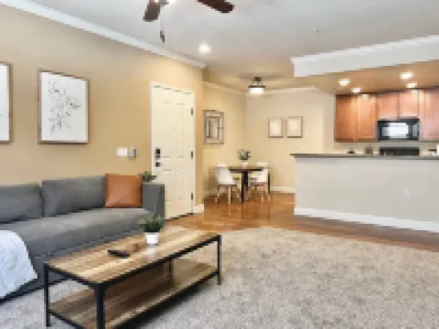 リラクシング 2-ベッドルーム アパートメント ウィズ プール ホットタブ ジム