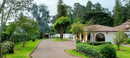 Quinta Bella Orquídea Отели рядом с достопримечательностью «DEL VALLE METALCAST FOUNDRY S.A.»