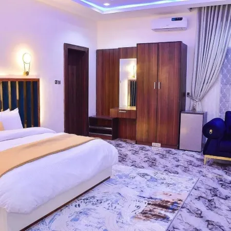 Kim Royals Hotel and Suites