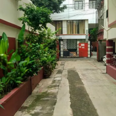 Yellowbrick - Calcutta's Freshest BnB Отели рядом с достопримечательностью «Храм Бирла»
