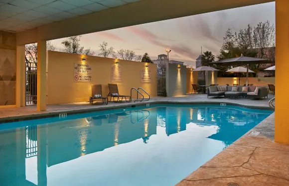 希爾頓逸林弗雷斯諾會議中心酒店