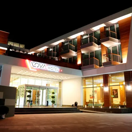 Yalova Lova Hotel & Spa Yalova Отели рядом с достопримечательностью «Ярмарка в Ялова»
