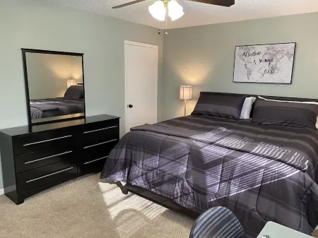 Beautiful 3/2 Smart Home Near Cumberland Village! Отели в г. Тилер