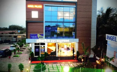 Clarks Inn Express Sirkazhi Отели рядом с достопримечательностью «Exide battery»