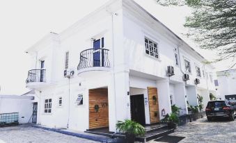 Montcrest Hotel & Lounge