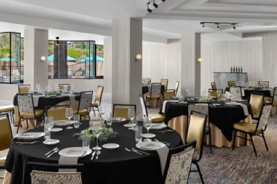 Embassy Suites by Hilton Phoenix Biltmore