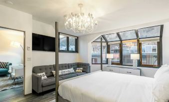 New San Juan 303 by AvantStay Modern Penthouse w Deck Overlooking Main Street