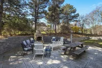 5-Bedroom Vacation Home Just 3 Minutes Drive to Cape Cod Beaches