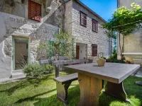 Rapski dvor Hotels near FKK Kandarola Beach Rab