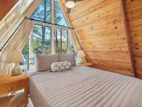 The Cozy Cove A Unique and Unforgettable Experience on Lake Hamilton Hotels in Piney