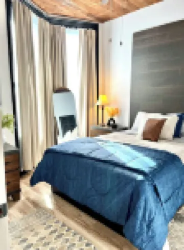 Chic & Cozy Downtown Apartment, Walk to Downtown, Restaurants, the Lake