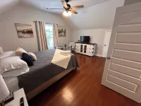 Charming 3-bed house near Baker Creek in south Knox! Pets Welcome!