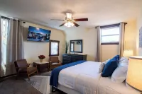 Modern Meets Vintage! Sleeps 12-14! Game Room, Patio, FUN!