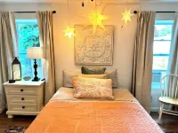 Serene bungalow: Modern Comfort near the Hospital, Power Plants and Campus
